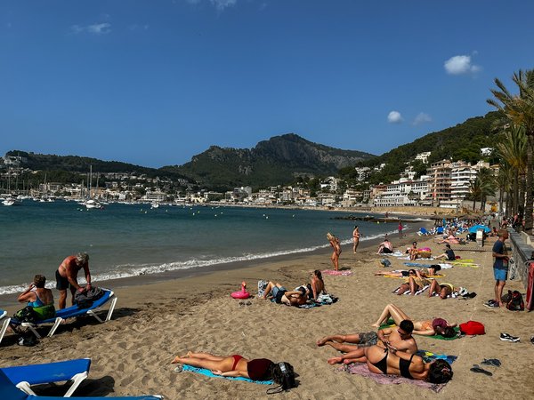 Quels critères pour trouver une maison de vacances en Bretagne avec des ateliers de peinture et des excursions en mer?