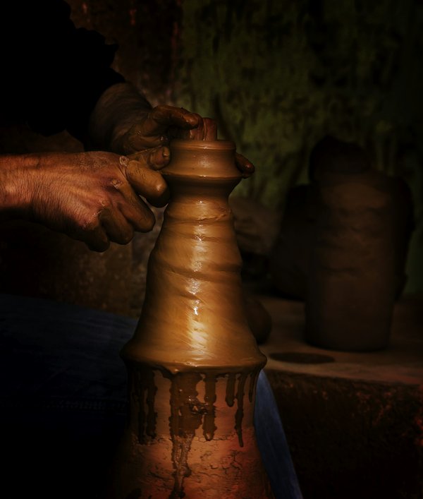 Où découvrir les traditions de la poterie artisanale au Maroc: ateliers et visites recommandées?
